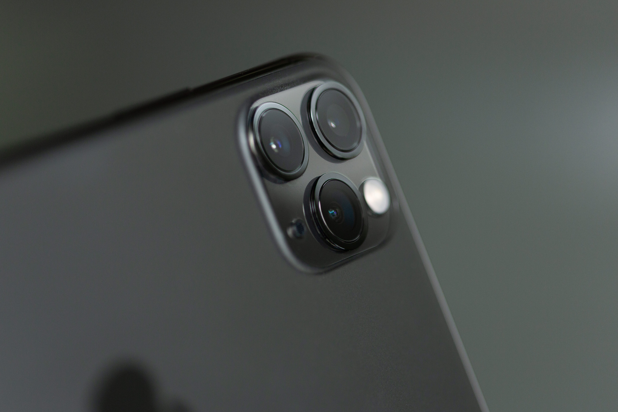 Close-up Phography of a Grey Iphone Xi